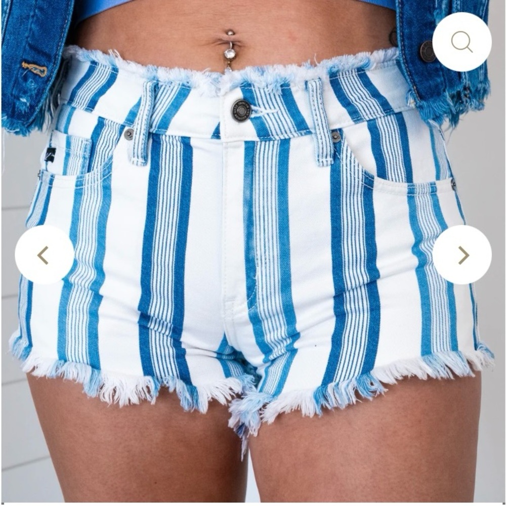 KanCan High Rise Striped Denim Frayed Hem Flattering Shorts Women’s Size S